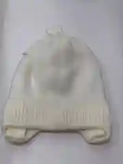 Белый шапка на завязках для мальчика