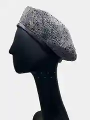 Белый берет женский