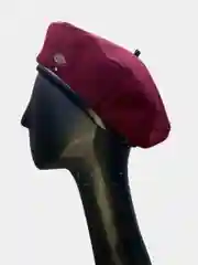 Багровый берет женский