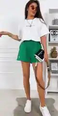 Зеленый женский костюм футболка и шорты