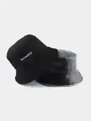 Черный двусторонняя панама  из экокожи с вышивкой (шапка)