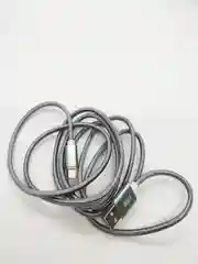 Серый кабель для зарядки устройства Lightning