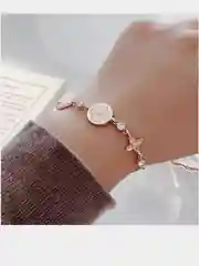 Браслет с цветком и камушками
