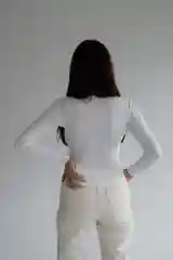 Белый лонгслив женский