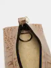 Бежевый ключницы