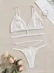 Кружевной комплект нижнего белья