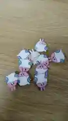 Коралловый значок в ассортименте