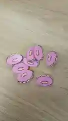 Желтый значок в ассортименте