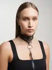 Чокер из экокожи с тремя кольцами, 32-38 см