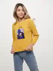 Желтый женский джемпер с принтом