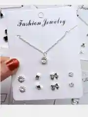 Серебряный набор серьг и колье с подвеской