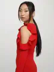 Красный платье с декорированными плечиками