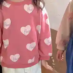 Розовый свитшот с сердечками