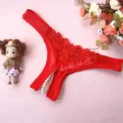 Красный трусики с вырезом
