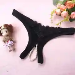 Черный трусики с вырезом