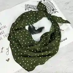 Зеленый платок шелковый