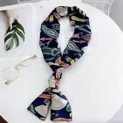 Синий шарф шелковый