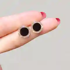 Угольный серьги гвоздики