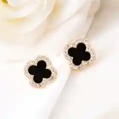 Белый серьги гвоздики
