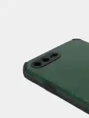 Зеленый чехол Iphone