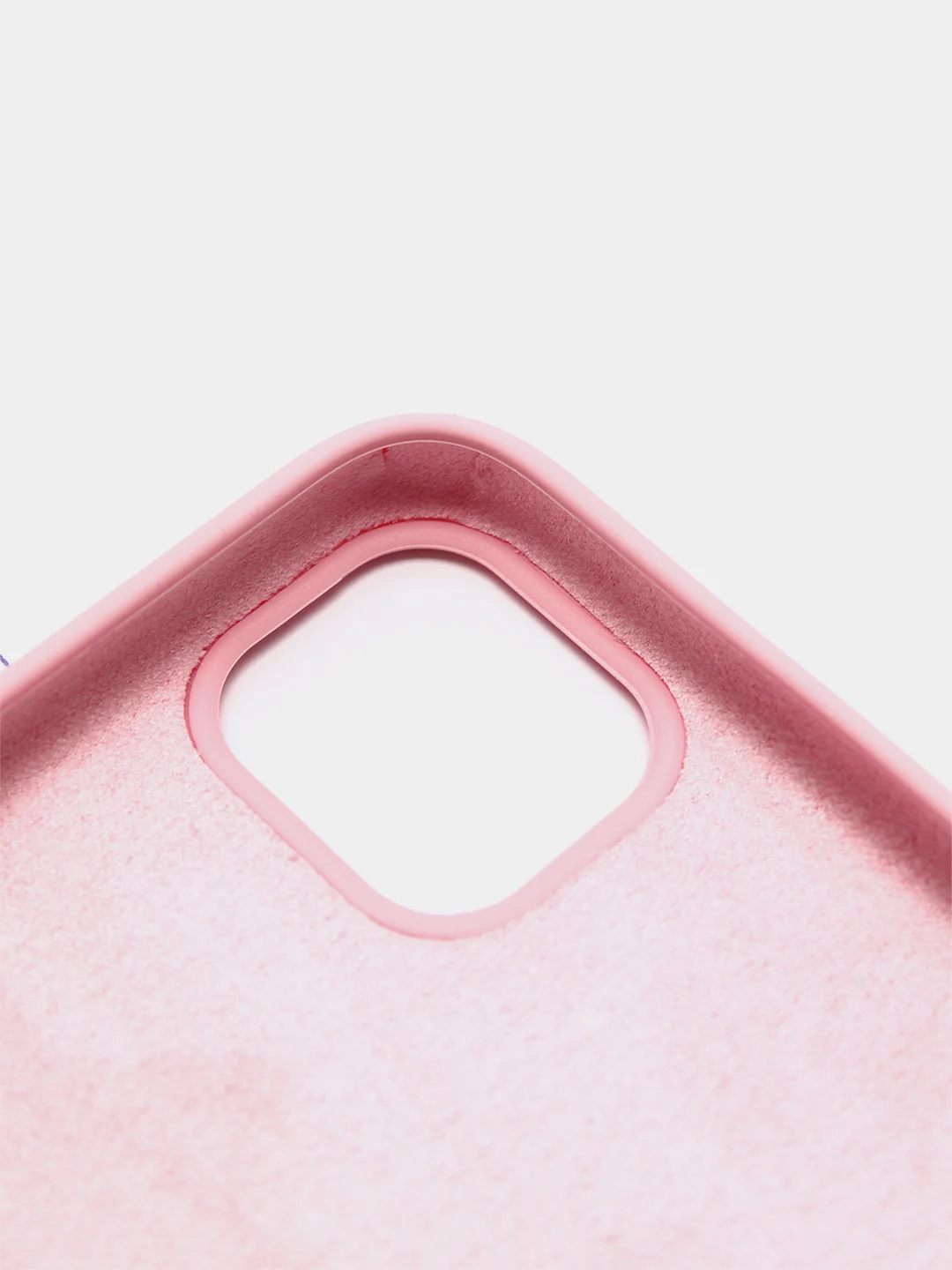 Розовый чехол Silicone case для iPhone 11 с открытым низом