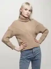 Бежевый свитер вязаный женский
