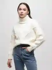 Белый свитер вязаный женский