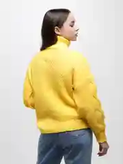 Желтый свитер вязаный женский