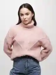 Розовый свитер вязаный женский