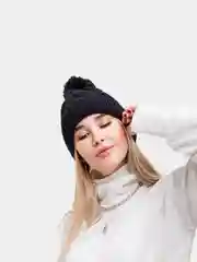 Шапка вязаная с помпоном