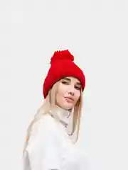 Шапка вязаная с помпоном