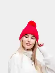 Шапка вязаная с помпоном