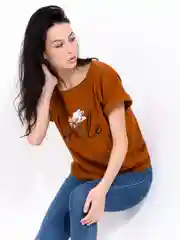 Коричневый футболка женская