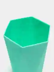 Зеленый стакан для зубных щеток