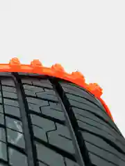 Оранжевый хомут противобуксовочный для автомобиля