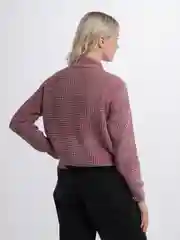 Розовый свитер круп вязка
