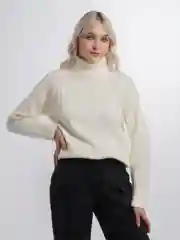 Белый свитер вязаный женский