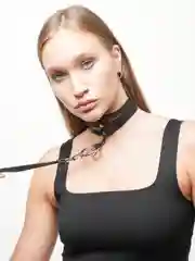 Чокер из экокожи с двумя кольцами, 32-38 см