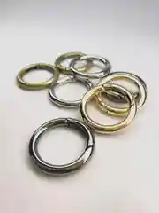 Белый пружинное кольцо, кольцо-карабин