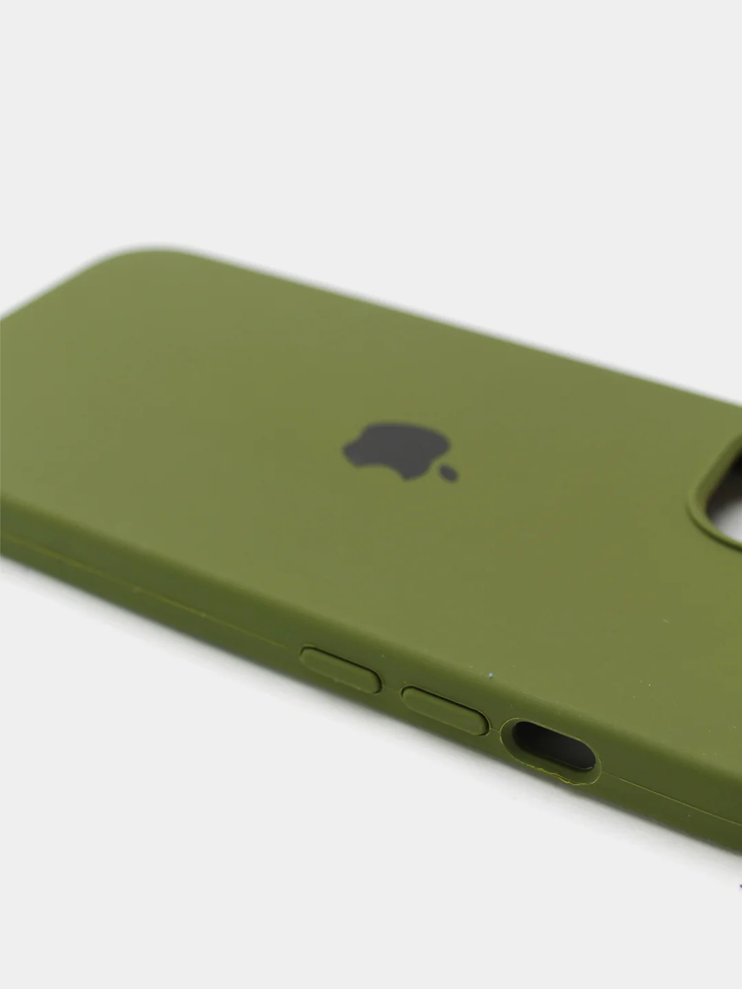 Лесной зеленый чехол Silicone Case для iPhone 13 с закрытым низом