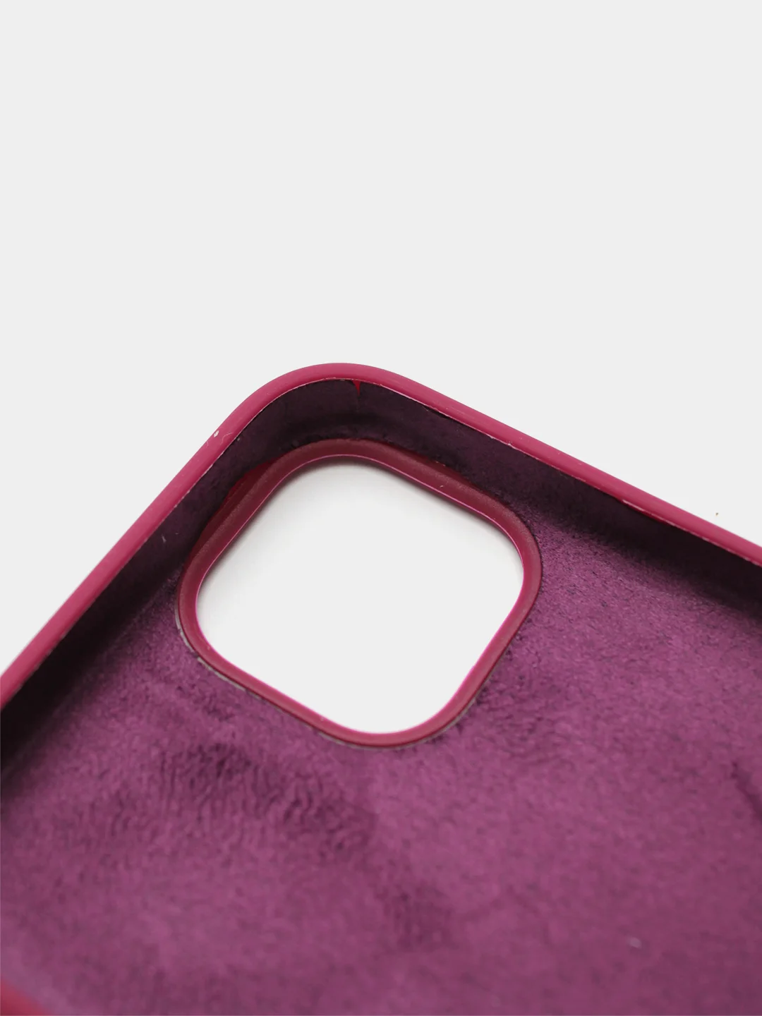 Бордовый чехол Silicone Case для iPhone 13 с закрытым низом