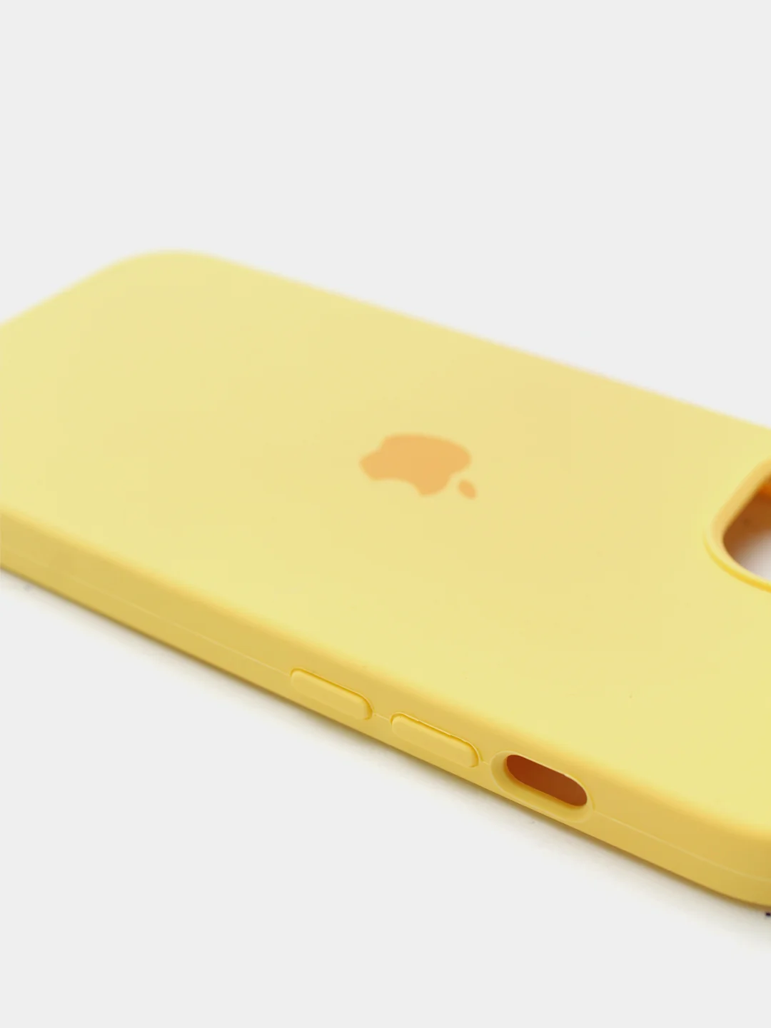 Желтый чехол Silicone Case для iPhone 13 с закрытым низом