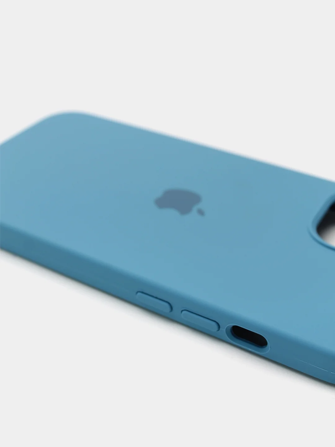 Синий чехол Silicone Case для iPhone 13 с закрытым низом