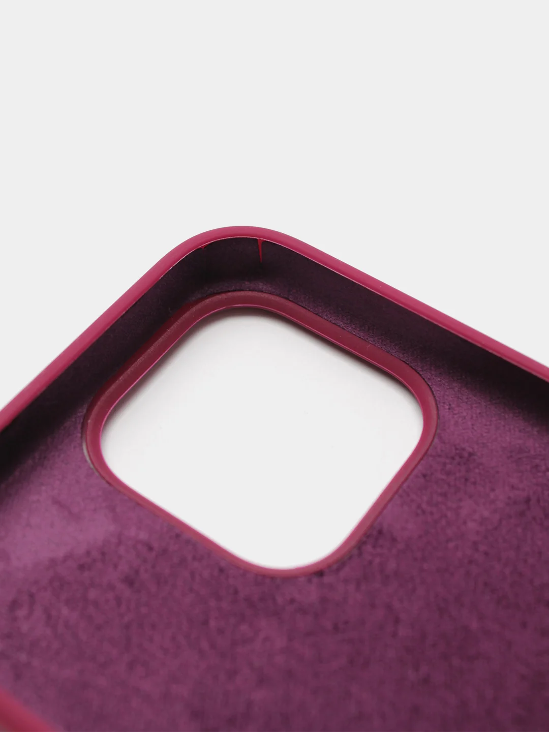 Бордовый чехол Silicone Case для iPhone 13 Pro с закрытым низом