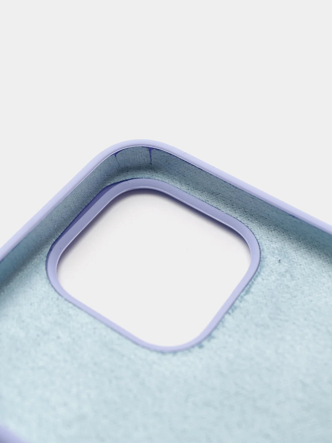 Лавандовый чехол Silicone Case для iPhone 13 Pro с закрытым низом