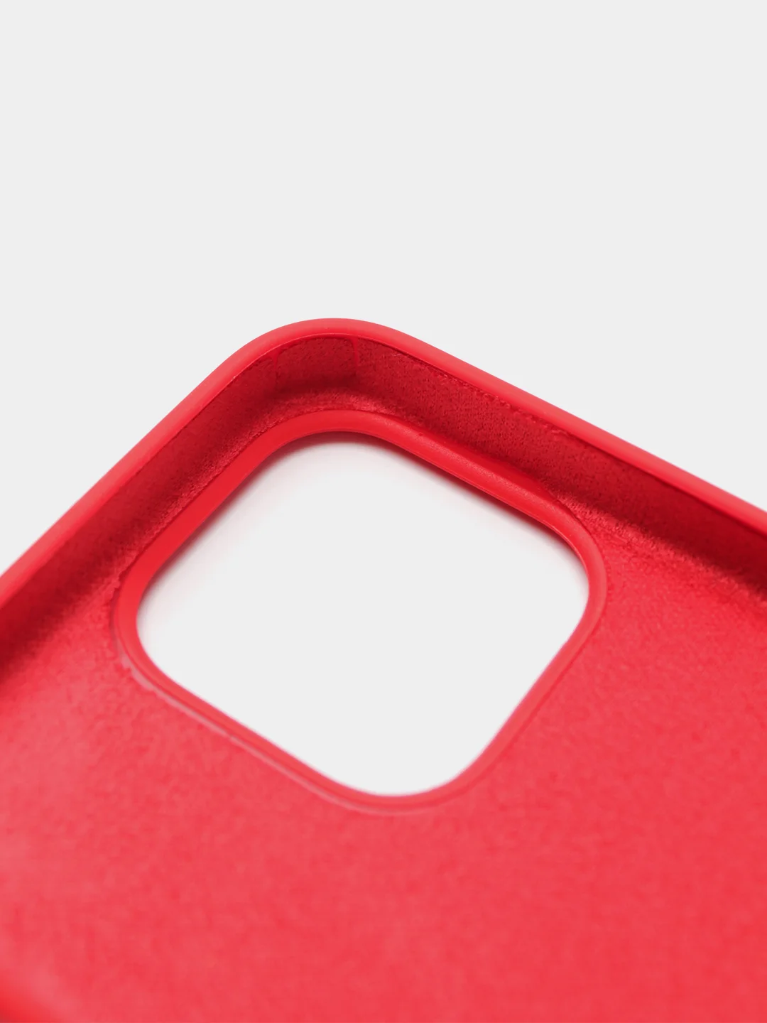Красный чехол Silicone Case для iPhone 13 Pro с закрытым низом