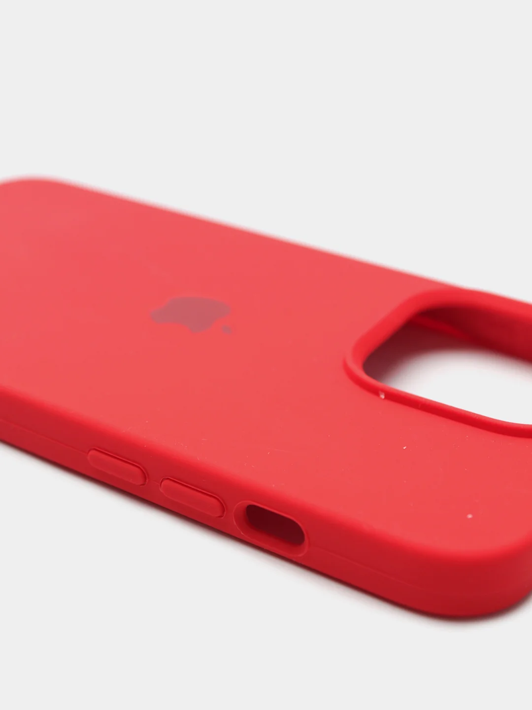 Красный чехол Silicone Case для iPhone 13 Pro с закрытым низом