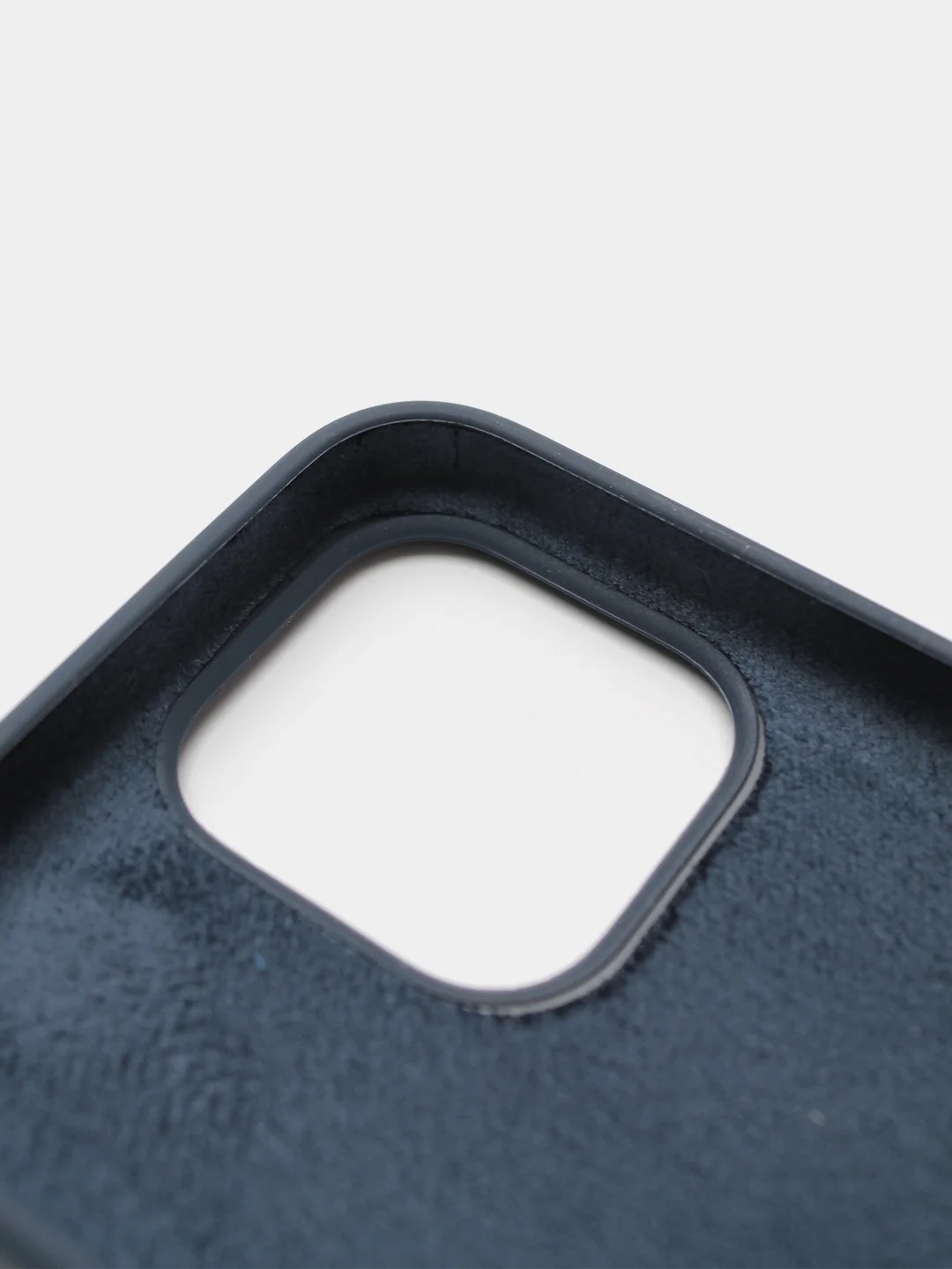 Темно-синий чехол Silicone Case для iPhone 13 Pro с закрытым низом