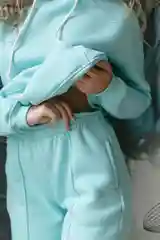 Мятный спортивный женский костюм
