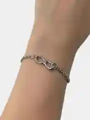 Серый браслет на руку